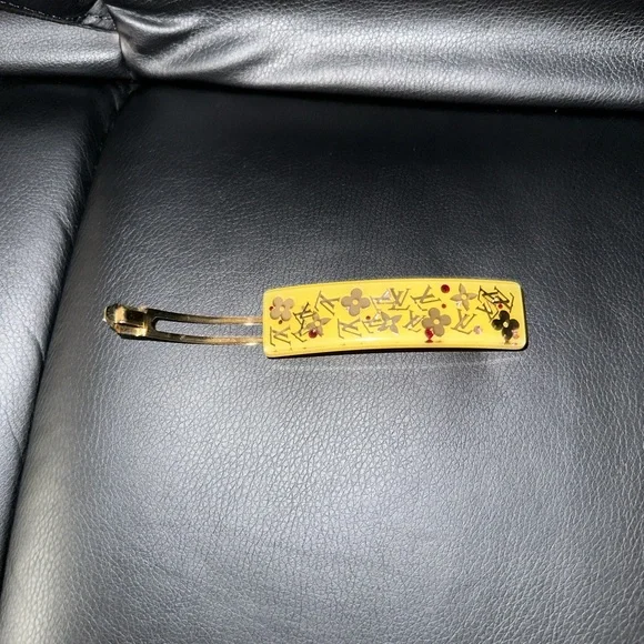 Louis Vuitton Yellow and Black Floral Hair Clip PRE-OWNED - Picture 9 of 10